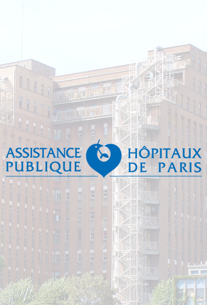 Logo de Assistance Publique des Hôpitaux de Paris avec en fond en transparence une partie du bâtiment principal de l'hôpital Beaujon